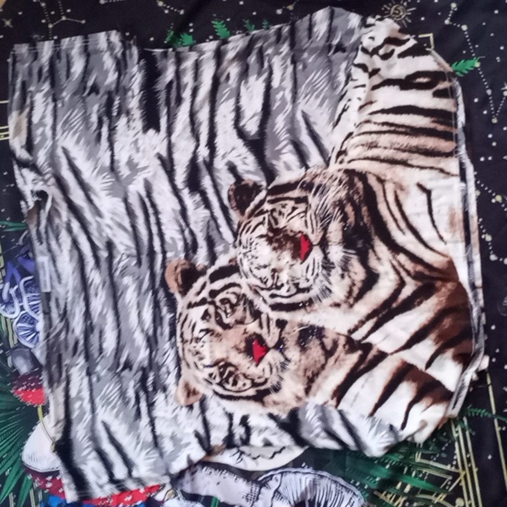 Shirt - Picture 3 of 4